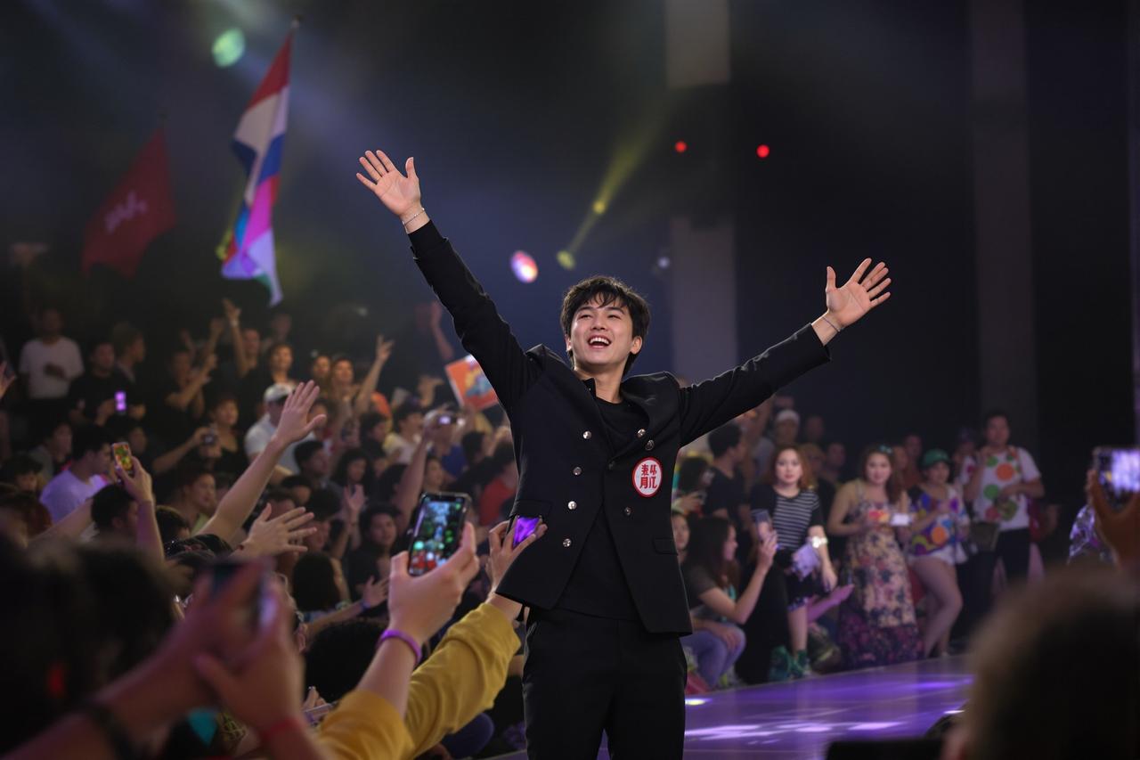 黄色视频影迷见面会圆满举行,万名粉丝热情参与